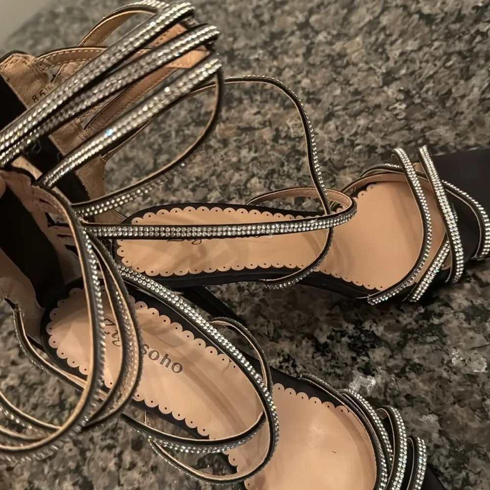 Zigi Soho Bernadette strappy heels 8.5 NWOT